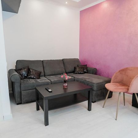 Ultra Central White & Lila Studio Bukares Bagian luar foto