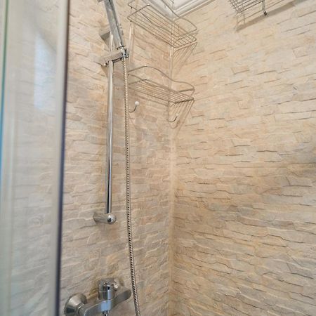 Ultra Central White & Lila Studio Bukares Bagian luar foto