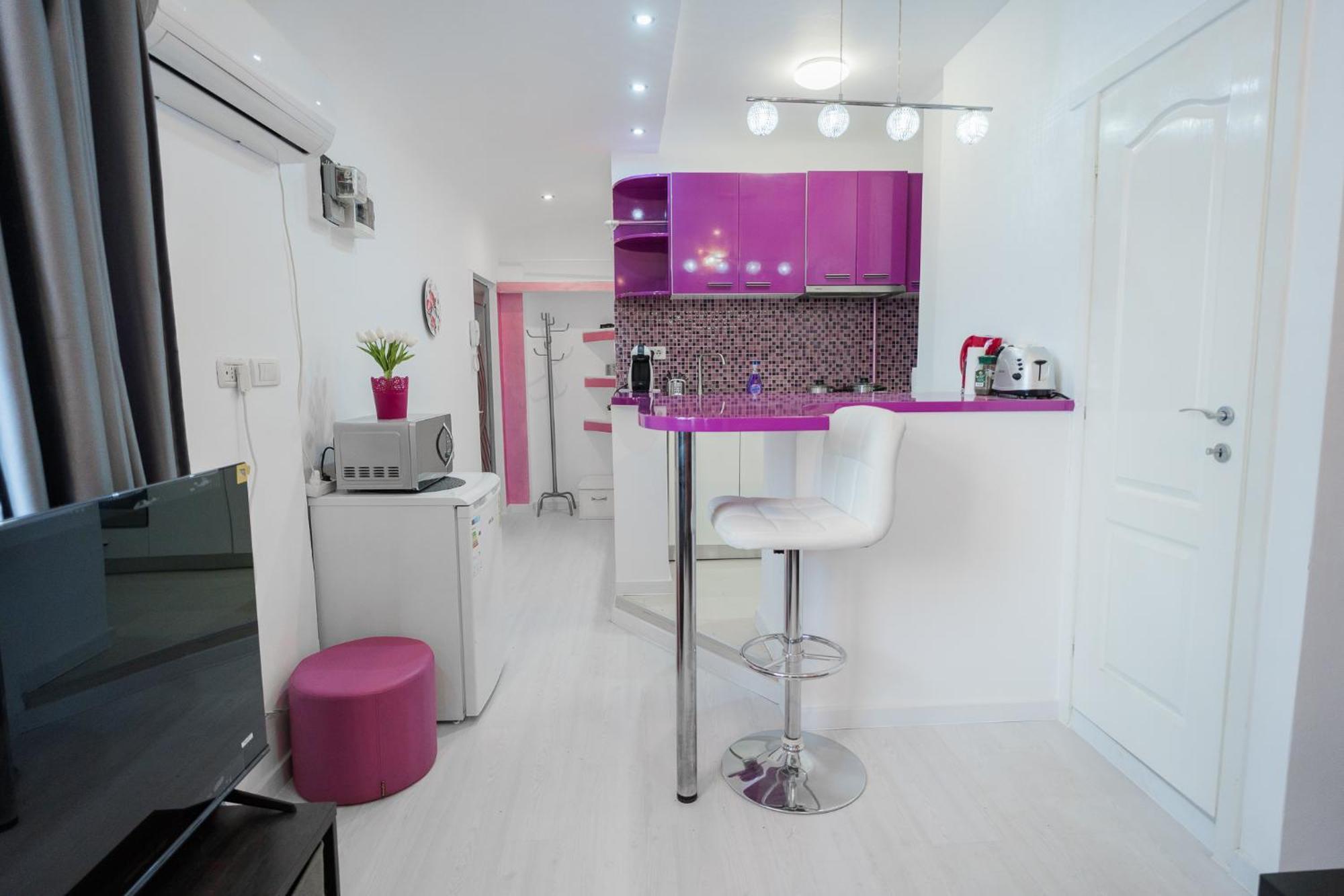 Ultra Central White & Lila Studio Bukares Bagian luar foto