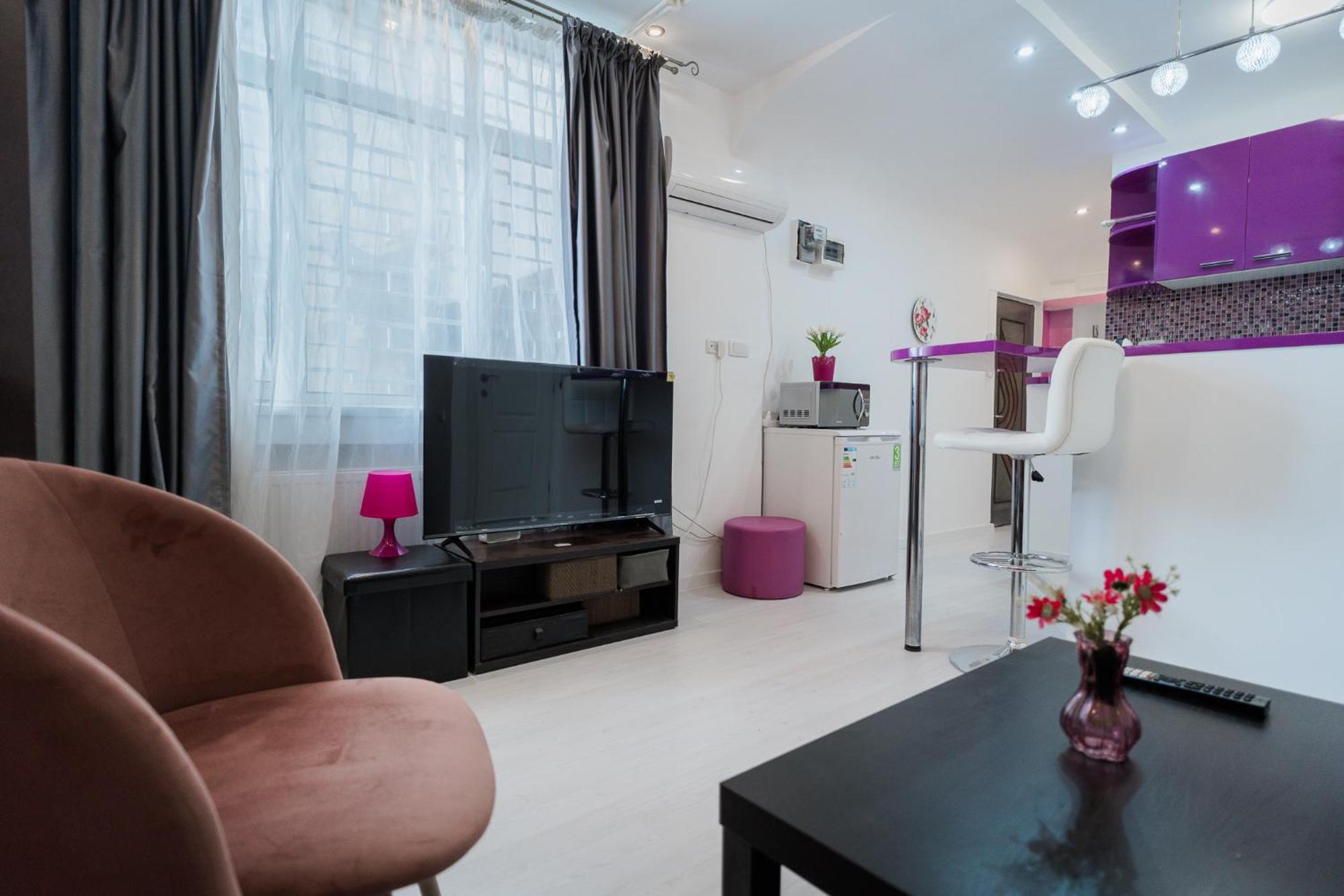 Ultra Central White & Lila Studio Bukares Bagian luar foto