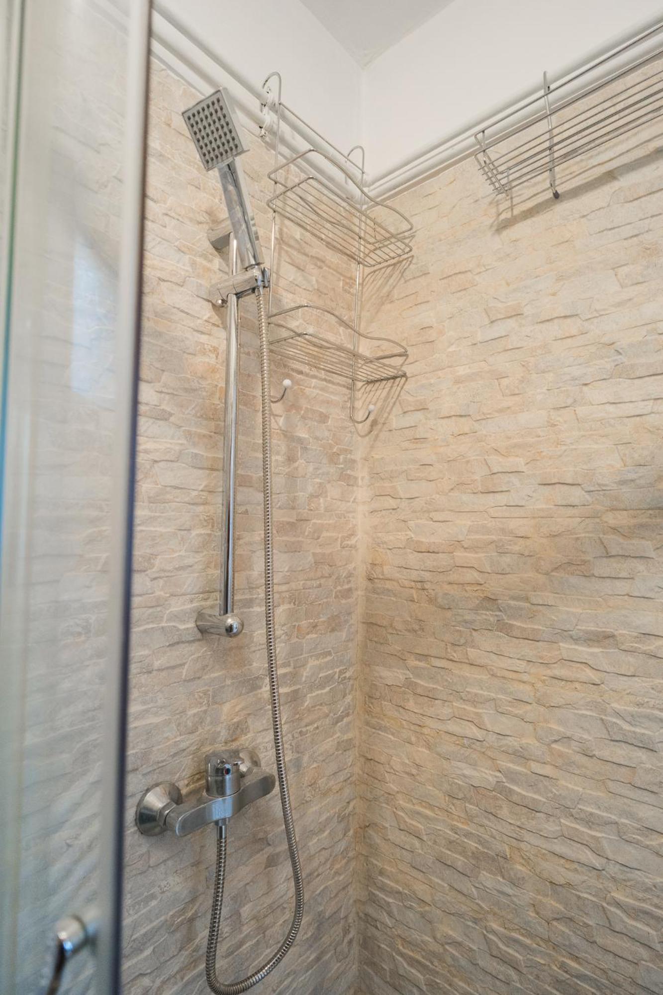 Ultra Central White & Lila Studio Bukares Bagian luar foto